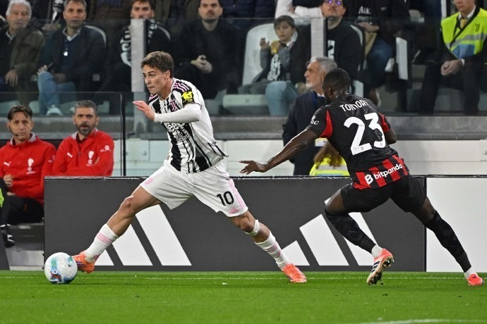 篮球NBA公布球衣销量榜，新晋巨星登顶（NBA最新球衣销量榜出炉，新星荣登榜首）