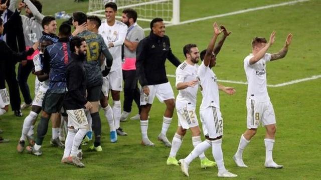 米兰0-1拉齐奥无缘意杯八强，扎卡尼制胜，莱奥失良机（米兰0-1不敌拉齐奥无缘八强：扎卡尼致胜，莱奥错失良机）