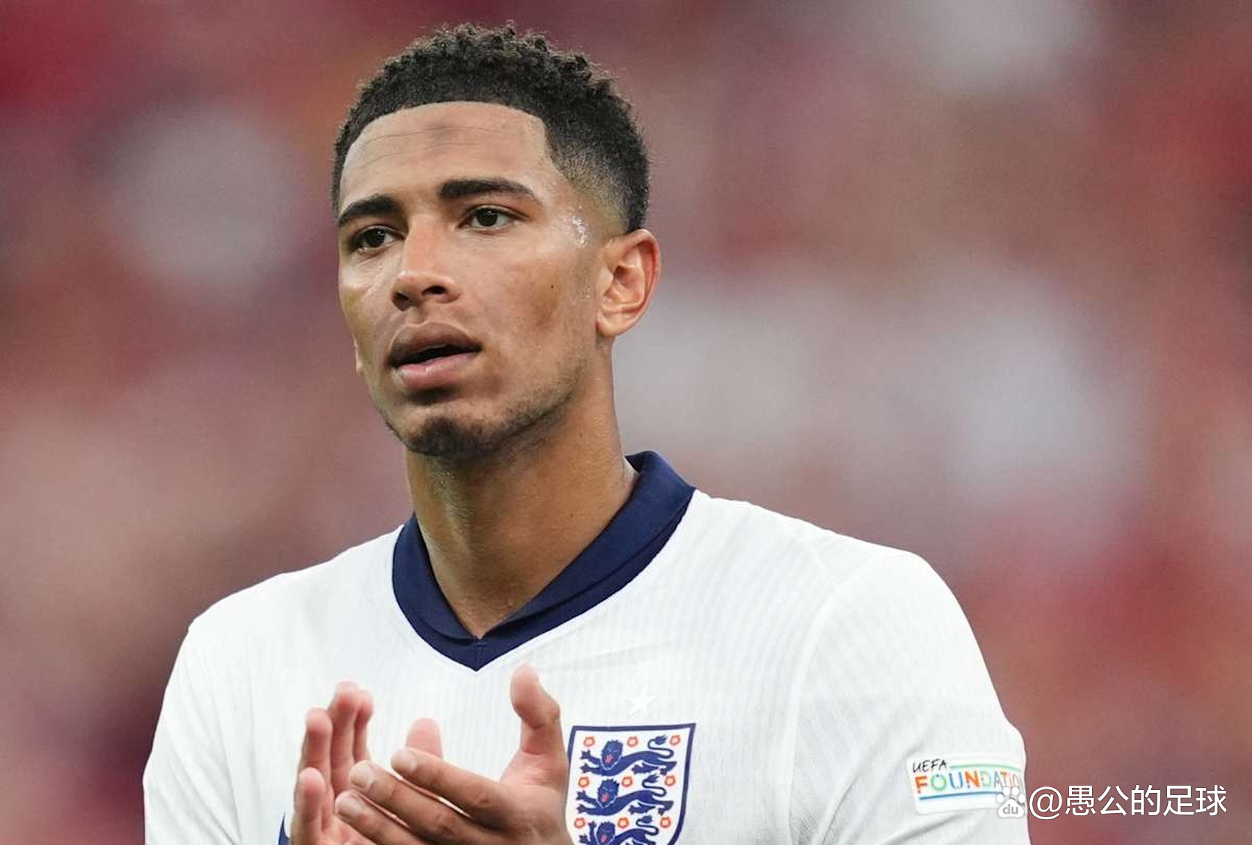 成都蓉城在中超和足协杯表现不佳，古尔芬克尔可能离队，周定洋面临续约问题，俱乐部需补强阵容。（中超足协杯双线低迷，成都蓉城或失古尔芬克尔、周定洋续约成疑，亟待补强阵容）