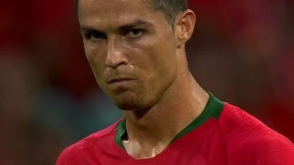 远在迈阿密心系罗马，托蒂和坎德拉用手机观看老东家焦点大战（托蒂与坎德拉身在迈阿密仍牵挂罗马，用手机观看老东家焦点之战）