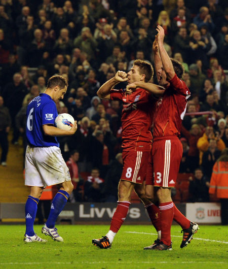 前锋训练中展现惊人速度，状态迅速回升（前锋训练场飙出惊人速度，状态回暖神速）